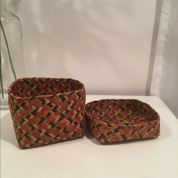 Lidded Basket for Jewelry or Makeup Storage - Picture 3 of 8